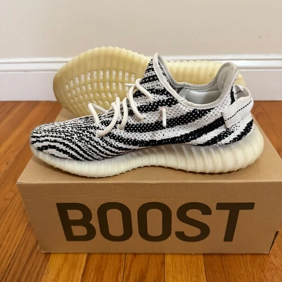 Men’s Yeezy Boost 350 Zebras Size 9 1/2